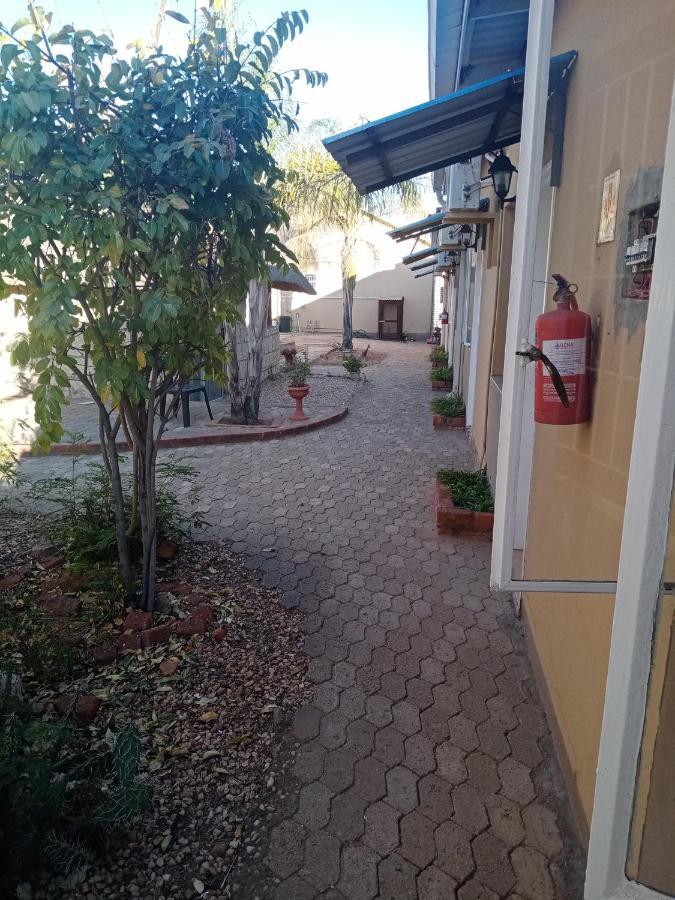 Mongilo Guesthouse Windhoek Bagian luar foto